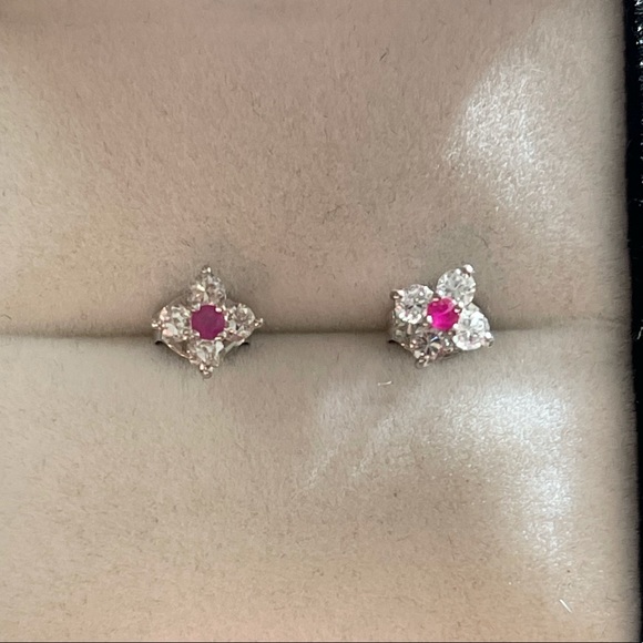 Vintage Jewelry - Natural ruby diamanté sterling silver floral stud earrings